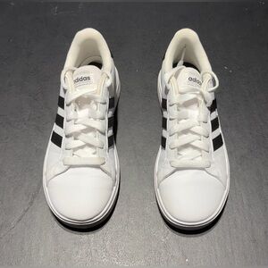 Girls Size 2 1/2 Adidas White and Black Tennis Shoes Like New